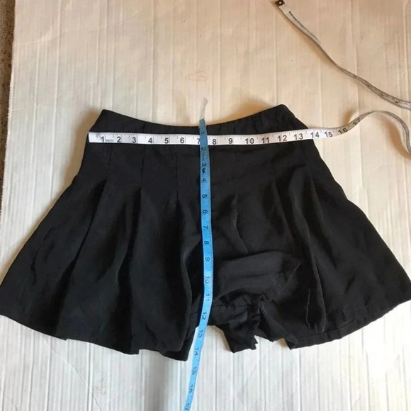 IZ Amy Byer Girl/Women Pleated Summer Shorts Size 12 - Picture 3 of 4